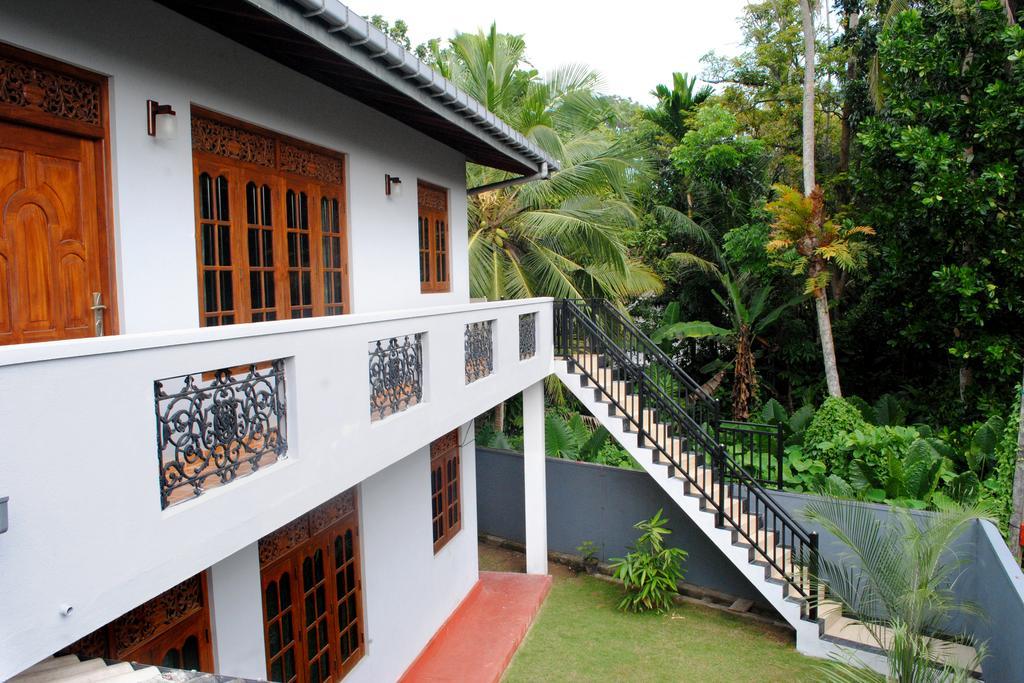 Cinnamon Holiday Inn Hikkaduwa Buitenkant foto