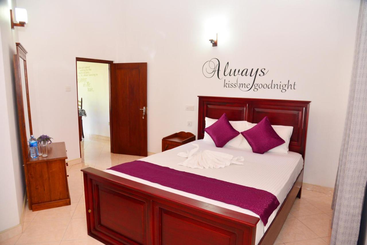 Cinnamon Holiday Inn Hikkaduwa Buitenkant foto