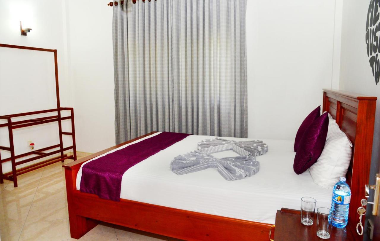 Cinnamon Holiday Inn Hikkaduwa Buitenkant foto